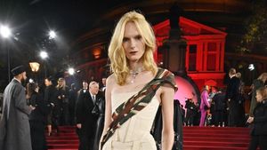 Foto: Transgender Alex Consani Kalahkan Wanita Asli Jadi Model of The Year
