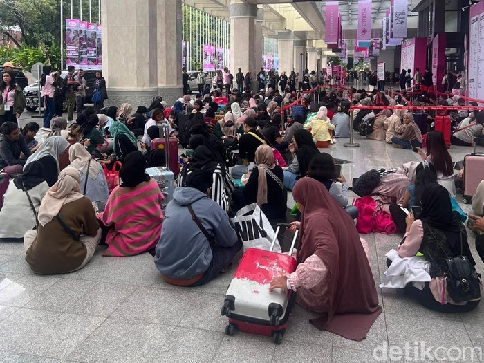 Antrean Pengunjung Jakarta X Beauty 2024