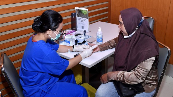 Rangkaian program edukasi dan cek kesehatan gratis dengan mengusung tema “Menjaga Gizi untuk Daya Tahan Tubuh di Masa Pancaroba” digelar untuk merayakan Hari Kesehatan Nasional 2024.