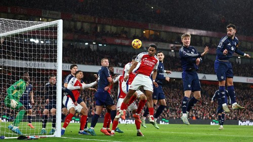 Soccer Football - Premier League - Arsenal v Manchester United - Emirates Stadium, London, Britain - December 4, 2024 Arsenals Jurrien Timber scores their first goal Action Images via Reuters/Matthew Childs EDITORIAL USE ONLY. NO USE WITH UNAUTHORIZED AUDIO, VIDEO, DATA, FIXTURE LISTS, CLUB/LEAGUE LOGOS OR LIVE SERVICES. ONLINE IN-MATCH USE LIMITED TO 120 IMAGES, NO VIDEO EMULATION. NO USE IN BETTING, GAMES OR SINGLE CLUB/LEAGUE/PLAYER PUBLICATIONS. PLEASE CONTACT YOUR ACCOUNT REPRESENTATIVE FOR FURTHER DETAILS..     TPX IMAGES OF THE DAY
