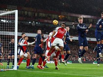 Tuah Dua Gol Sepak Pojok Menangkan Arsenal Atas Manchester United