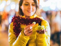 13 Tradisi Perayaan Tahun Baru di Berbagai Negara, Termasuk Makan 12 Anggur