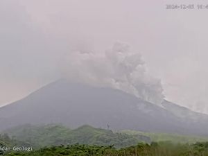Merapi Muntahkan Awan Panas 1,4 Km Sore Ini