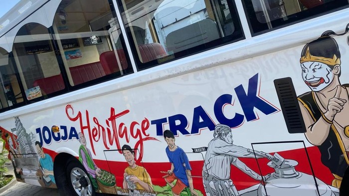 Berkeliling Yogyakarta bisa lho dengan bus gratis, yaitu dengan Jogja Heritage Track (JHT). Berkeliling Yogyakarta bisa lho dengan bus gratis, yaitu dengan Jogja Heritage Track (JHT).