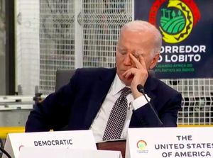 Biden Kedapatan Pejamkan Mata Saat Pertemuan di Afrika, Tertidur?