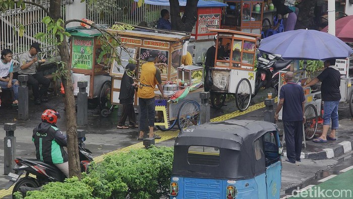 BPS Catat Kenaikan Indeks Harga Konsumen di November 2024 Indeks Harga Konsumen (IHK) pada November 2024 mencatatkan inflasi 0,30% secara bulanan atau month to month (MtM). IHK November 2024 naik dibandingkan Oktober 2024.
