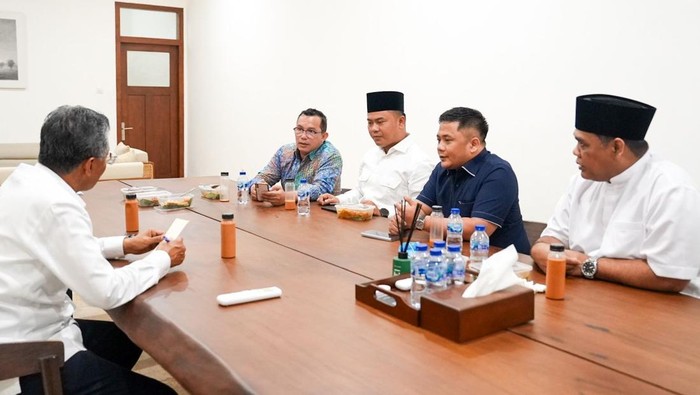 Bupati dan Wakil Bupati Tegal terpilih, Ischak Maulana Rohman-Ahmad Kholid menemui Menteri PU Dody Hanggodo. (dok. istimewa).