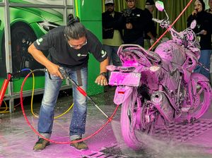 Mengenal Teknologi Touchless Shampoo, Kinclong Tanpa Bikin Bodi Motor Baret!