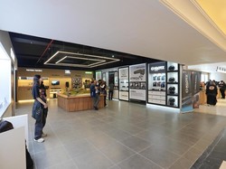 Doss Buka Toko Kamera Baru, Diklaim Terluas di Asia Tenggara