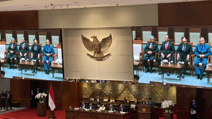 Rapat paripurna DPR mengesahkan lima pimpinan KPK periode 2024-2029 hasil uji kelayakan dan kepatutan di Komisi III DPR. Ketua KPK dijabat oleh Setyo Budiyanto.