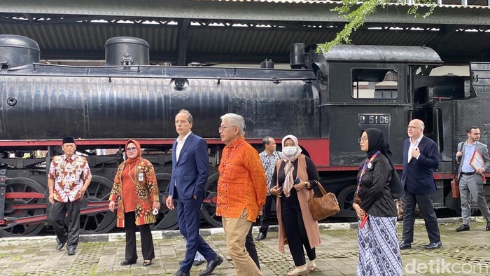 Duta Besar Perancis untuk Indonesia, Timor Leste, dan ASEAN, Fabien Penone di Museum Kereta Api Ambarawa, Kecamatan Ambarawa, Kabupaten Semarang, Kamis (5/12/2024).