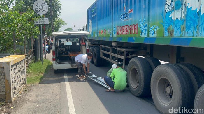 Emak-emak tewas kecelakaan di Mojokerto