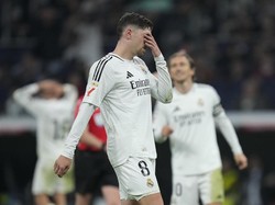 Madrid lagi di bawahnya Barcelona dengan 54 poin dari 25 laga dan baru akan main malam ini, Minggu (2/3) kontra Real Sociedad. Atletico di posisi puncak dengan 56 poin dari 26 laga. Persaingan masih ketat! (AP)