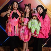 Tasya Kamila menang penghargaan Duo/Grup/Kolaborasi Anak-anak Terbaik bersama Arrasya, Natasha Chariani, Aput dan Ria Enes - Susan. Foto: Instagram