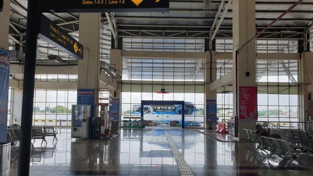 Gedung Keberangkatan di Terminal Pulo Gebang