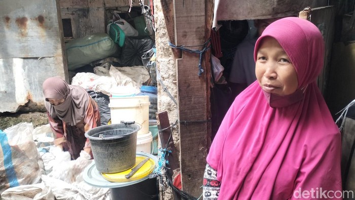 Gubuk kecil Nunung Nurjanah, pemulung di Kota Bandung