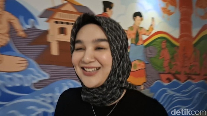 Hana Hanifah diperiksa penyidik Polda Riau di kasus SPPD fiktif (Raja Adil Siregar/detikcom)
