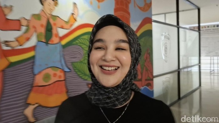 Hana Hanifah diperiksa penyidik Polda Riau di kasus SPPD fiktif (Raja Adil Siregar/detikcom)