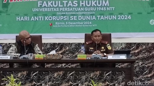 Suasana kuliah umum dalam peringatan Hari Antikorupsi Sedunia di Aula El Tari Kupang, NTT, Kamis (5/12/2024). (Simon Selly/detikBali).