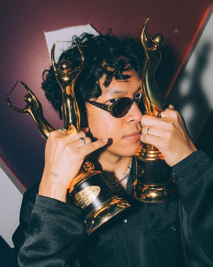Hindia Hindia raih banyak kemenangan di AMI Awards 2024.