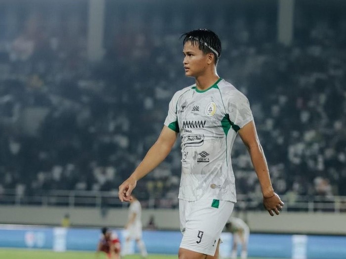 Hokky Caraka saat laga Persis Solo vs PSS Sleman di Stadion Manahan, Solo, Minggu (3/11/2024).