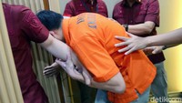 Seorang warga negara Republik Rakyat Tiongkok (RRT) yang terlibat kelompok kriminal pelaku judi online berhasil diamankan saat melintasi Tempat Pemeriksaan Imigrasi Pelabuhan Internasional Batam Center pada Senin (02/12/2024).  