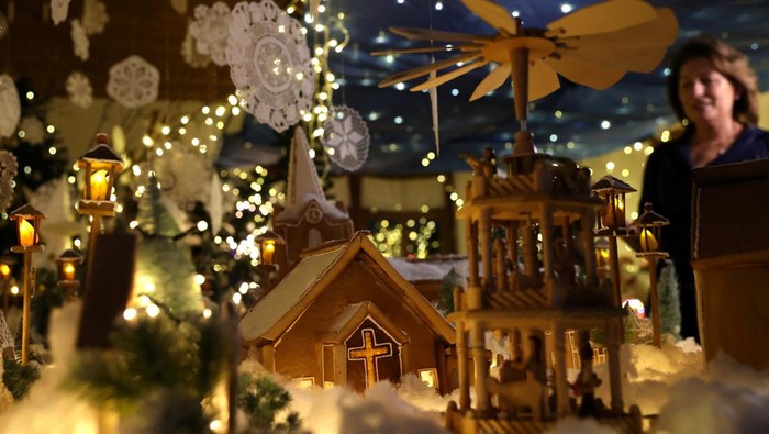 A gingerbread replica of the village Csomor is seen at the Slovak Heritage Center in Csomor, Hungary, December 1, 2024. REUTERS/Bernadett Szabo TPX IMAGES OF THE DAY