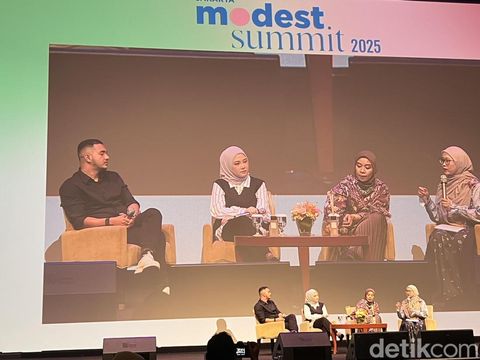 Jakarta Modest Summit 2025 kembali digelar di The Ballroom at Djakarta Theater, Sarinah Jakarta Pusat (5/12/2024). Jakarta Modest Summit 2025 kembali digelar di The Ballroom at Djakarta Theater, Sarinah Jakarta Pusat (5/12/2024).