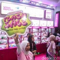 Pada Jakarta X Beauty kali ini ada 400 lebih brand kecantikan yang hadir. Deretan brand makeup dan skincare di Jakarta X Beauty 2024 ini pastinya akan memberikan potongan harga menarik termasuk diskon hingga 80%. Foto: Rifkianto Nugroho