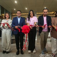 Dalam pembukaan resmi Jakarta X Beauty 2024, Menteri Ekonomi Kreatif Indonesia Teuku Riefky Harsya memberikan sambutan yang mendukung penuh acara kecantikan terbesar ini. Foto: Rifkianto Nugroho