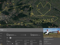 Romantis! Pria Ini Bikin Jalur Terbang Marry Me di Langit