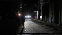 Pemadaman listrik yang sering terjadi terutama disebabkan oleh kekurangan bahan bakar dan infrastruktur yang menua. Kuba sendiri tengah mengalami krisis ekonomi yang makin parah dalam beberapa tahun terakhir.  