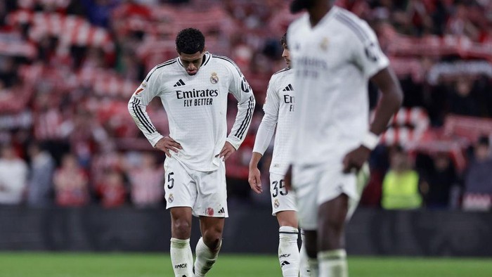 BILBAO, SPAIN - DECEMBER 4: Jude Bellingham of Real Madrid disappointed after the match during the LaLiga EA Sports match between Athletic de Bilbao v Real Madrid at the San Mames Stadium on December 4, 2024 in Bilbao Spain (Photo by Maria Gracia Jimenez/Soccrates/Getty Images)