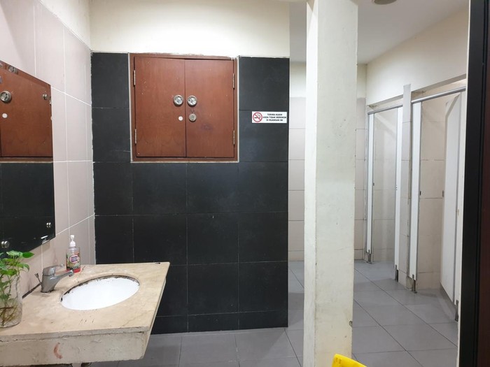 Kamar Mandi Penginapan Terminal Pulo Gebang, Jakarta Timur