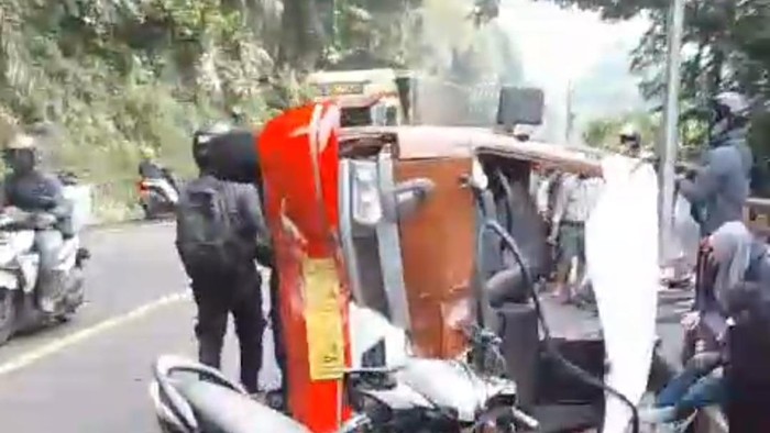 Kecelakaan di Cadas Pangeran, Sumedang.