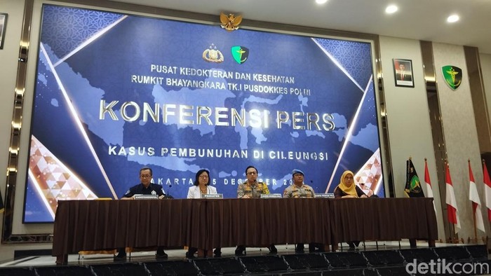Konferensi pers di RS Polri, Kramat Jati. (Maulana/detikcom)