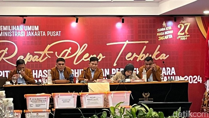 KPU Jakpus telah merampungkan rekapitulasi hasil perhitungan suara Pilkada Jakarta 2024, hari ini. (Rifka/detikcom).