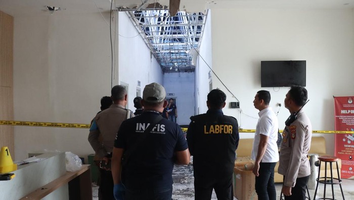 Tim Labfor Polda Sulawesi Selatan (Sulsel) turun tangan menyelidiki penyebab kebakaran kantor KPU Kabupaten Morowali, Sulawesi Tengah (Sulteng).