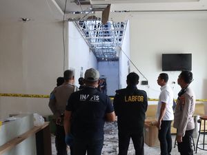 Tim Labfor Polda Sulsel Selidiki Penyebab Kebakaran Kantor KPU Morowali