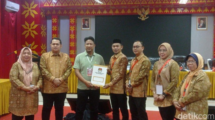 KPU Palembang mengumumkan hasil rekapitulasi Pilwako Palembang.