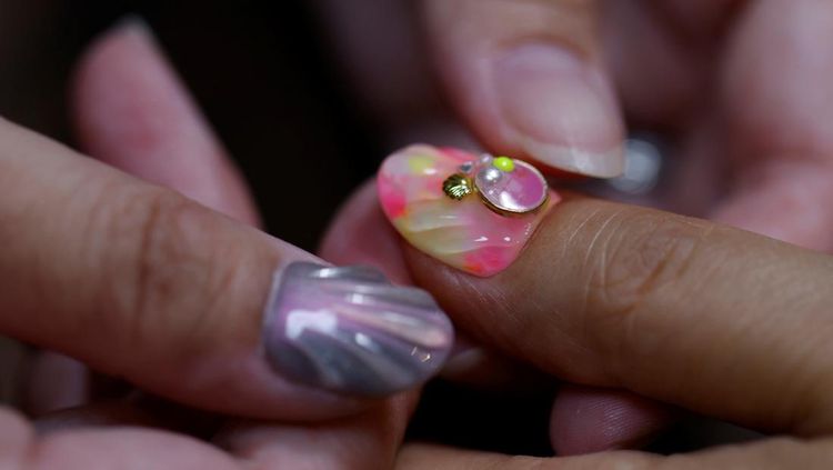 Hukum Menggunakan Nail Art dalam Islam, Boleh Atau Tidak?