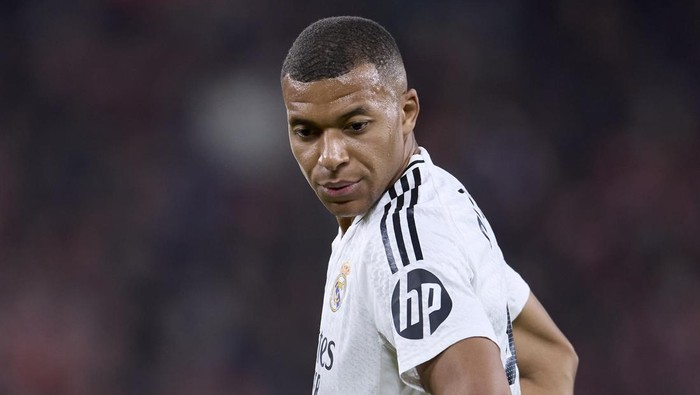 BILBAO, SPAIN - DECEMBER 03: Kylian Mbappe of Real Madrid CF  looks on during the LaLiga EA Sports match between Athletic Club and Real Madrid CF at Estadio de San Mames on December 03, 2024 in Bilbao, Spain. (Photo by Ion Alcoba Beitia/Getty Images)