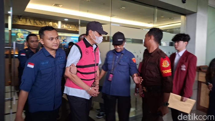 Mantan Direktur Operasional PT Timah Tbk Alwin Albar. (Taufiq/detikcom)