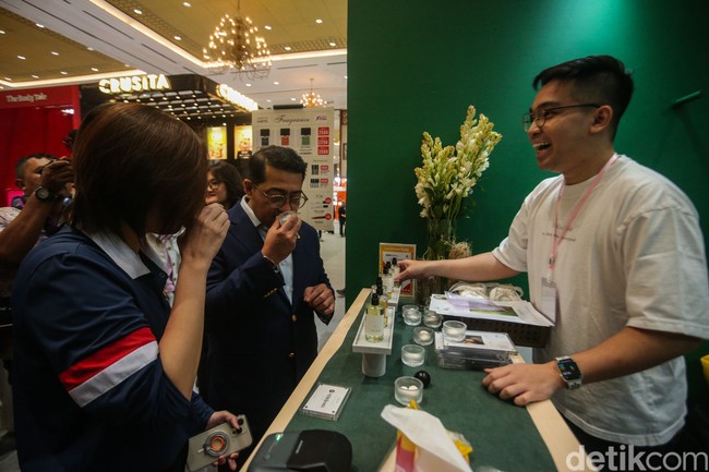 Salah satu parfum yang dibelinya adalah varian ‘Alaya’ dari merek lokal StudioSable. Parfum ini memiliki aroma bunga dan woody yang elegan. Dengan ukuran 50ml, produk ini dijual seharga Rp 518 ribu. Foto: Rifkianto Nugroho/Detikcom