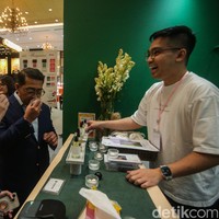 Salah satu parfum yang dibelinya adalah varian ‘Alaya’ dari merek lokal StudioSable. Parfum ini memiliki aroma bunga dan woody yang elegan. Dengan ukuran 50ml, produk ini dijual seharga Rp 518 ribu. Foto: Rifkianto Nugroho/Detikcom