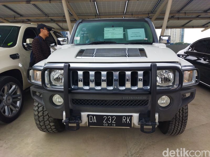 Mobil mewah dan motor gede sitaan KPK hendak dilelang. (Kurniawan Fadilah/detikcom)