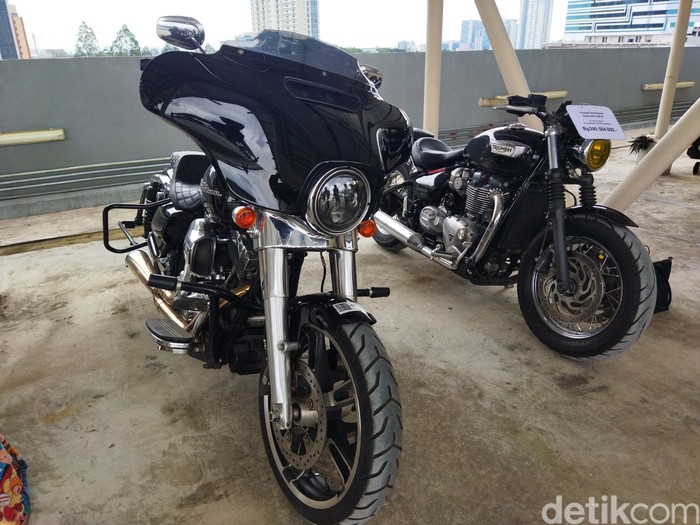 Mobil mewah dan motor gede sitaan KPK hendak dilelang. (Kurniawan Fadilah/detikcom)