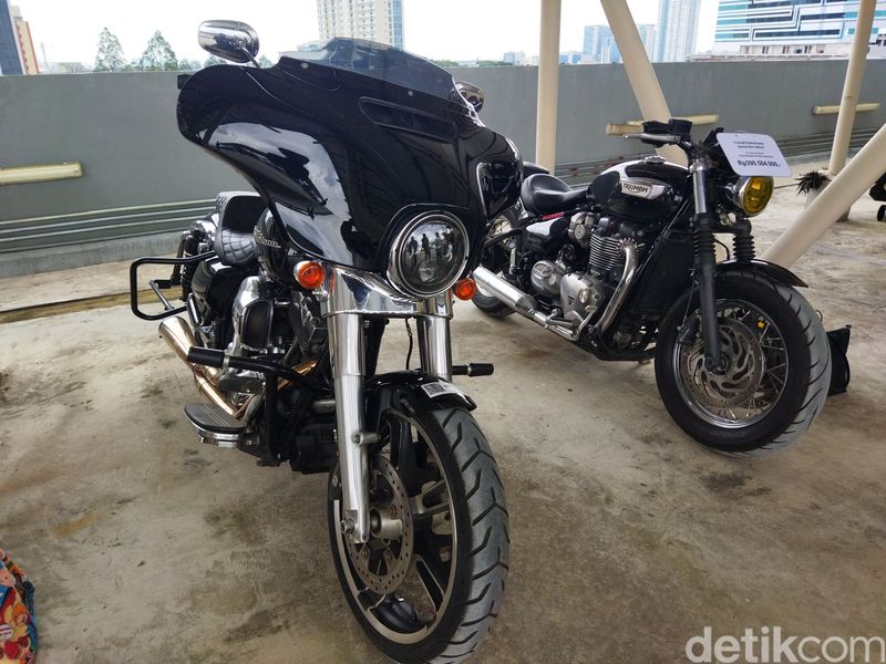 Mobil mewah dan motor gede sitaan KPK hendak dilelang. (Kurniawan Fadilah/detikcom)
