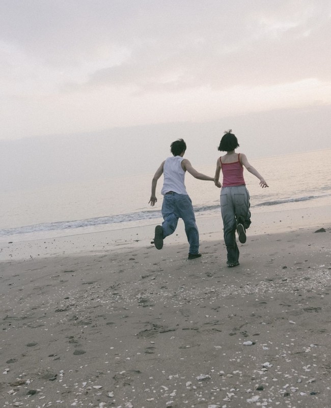 Agensi Nana dan Chae Jong Seok kompak tak membantah maupun membenarkan kabar pacaran mereka. Sulit untuk mengkonfirmasi hal-hal yang terkait dengan kehidupan pribadi artis. Foto: dok. Instagram @jin_a_nana, dok. Instagram @czonsuxx