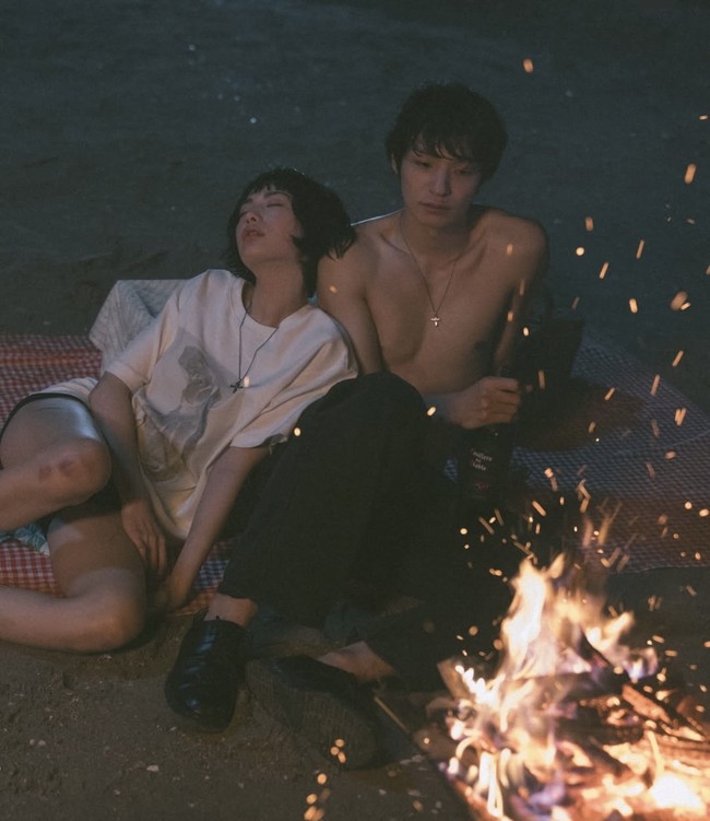 Bintang drama Korea Mask Girl itu bahkan mengikuti sejumlah teman Chae Jong Seok yang berasal dari kalangan non artis. Foto: dok. Instagram @jin_a_nana, dok. Instagram @czonsuxx